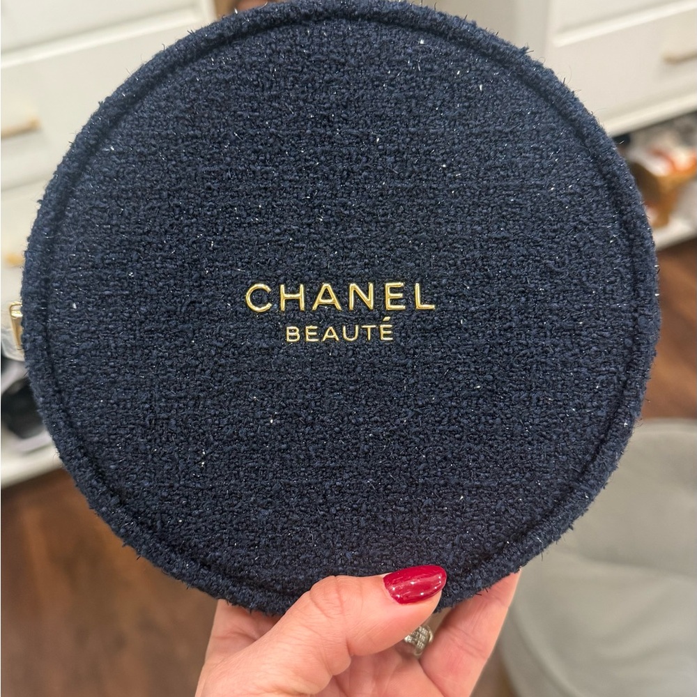 CHANEL Beauté Textured Navy Pouch
